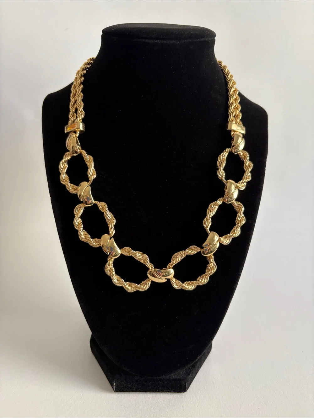 Talbots Gold Rope Link Necklace Interlocking Circle Statement